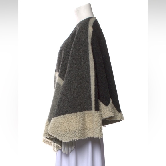 Maje Wool and Sherpa color block wrap coat , very good condition - Picture 2 of 3